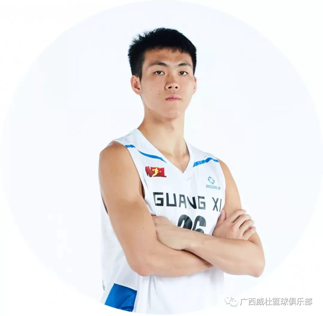 篮球防守训练中如何提高体能和耐力_1